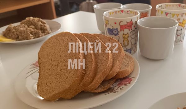 В школах Николаева меню на бумаге отличается от реального: детям дают кашу с хлебом и половину яйца