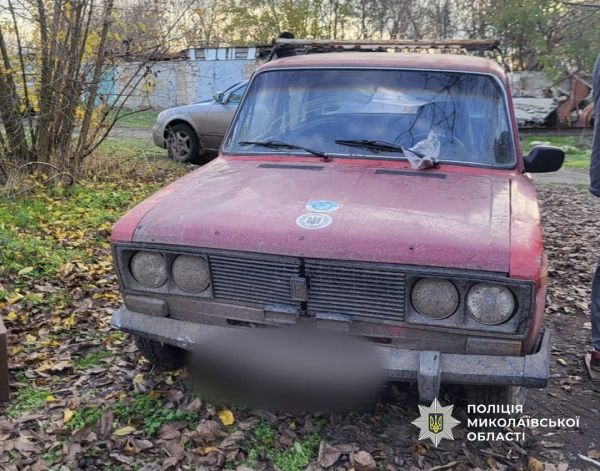 На Николаевщине водитель переехал женщину, лежащую на дороге, и пытался замести следы