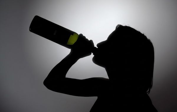 В Николаеве 17-летнюю девушку с алкогольным отравлением привезли в больницу без сознания