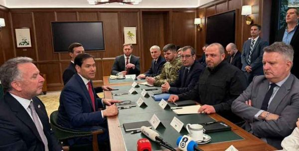 В гольф-клубе во Флориде обсуждали «мирный план» – тет-а-тет Виткоффа и Умерова