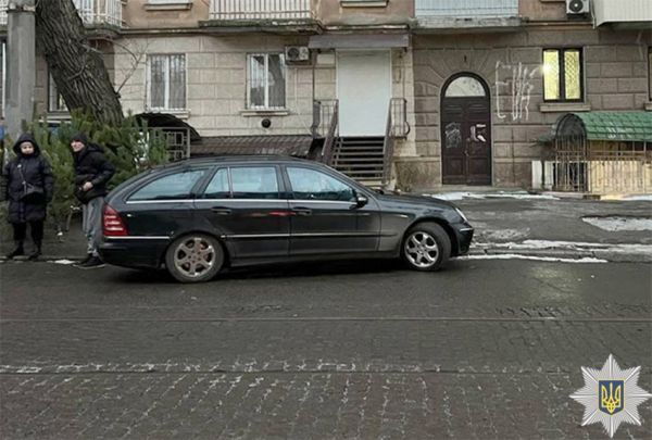 В Николаеве пассажир с ножом пытался угнать такси, помешали свидетели