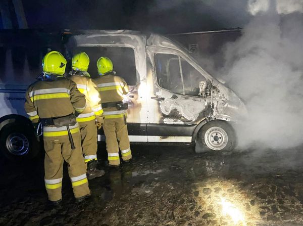 18-летнему николаевцу, который на заказ поджег автомобиль разминирования, грозит до 10 лет тюрьмы