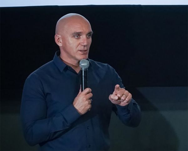 Николаевский мэр за день изменил позицию: договор с фирмой, кормившей школьников, расторгают досрочно