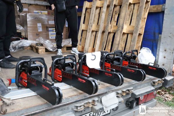 Из Ганновера городу Николаеву передали зарядные станции, ноутбуки, планшеты