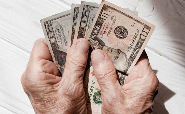 В Николаеве пенсионерка отдала мошенникам 360 тысяч, поверив, что ее посадят за «российские лекарства»