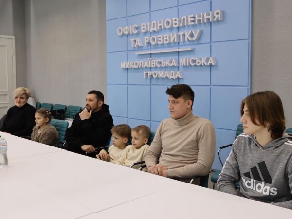 Многодетная семья получила ордер на четырехкомнатную квартиру в николаевском микрорайоне Северный