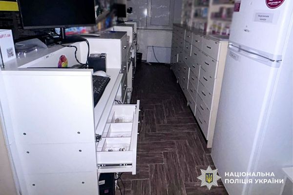 Под Николаевом хозяева застали у себя дома бандита, который ночью ограбил аптеку
