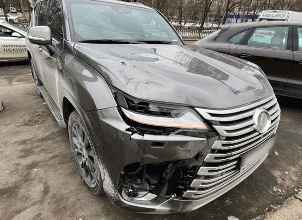 Водителю Lexus грозит до 8 лет тюрьмы: в Николаеве внедорожник сбил на "зебре" женщину