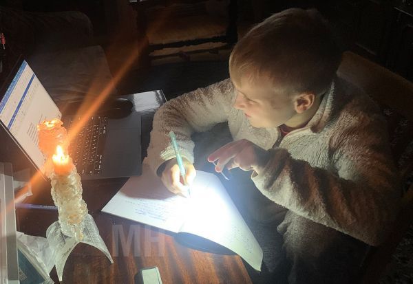 Большую часть суток без света: графики отключений на Николаевщине на четверг