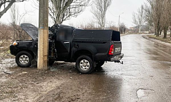 В Николаеве пикап Toyota врезался в столб: погиб 53-летний водитель