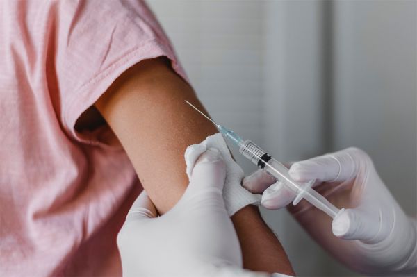 Скрытые угрозы и реальные достижения: как на самом деле обстоят дела с прививками в Николаевской области