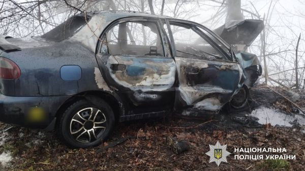 Сгорел в собственной машине после удара о дерево: подробности утренней аварии на Николаевщине