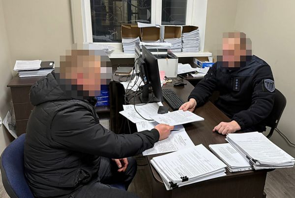 На Николаевщине сотрудник ТЦК за 10 тысяч долларов «удалял» уклонистов из реестра «Оберіг»