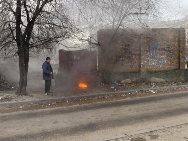 На Николаевщине горят крыши, выжигают камыши и медь