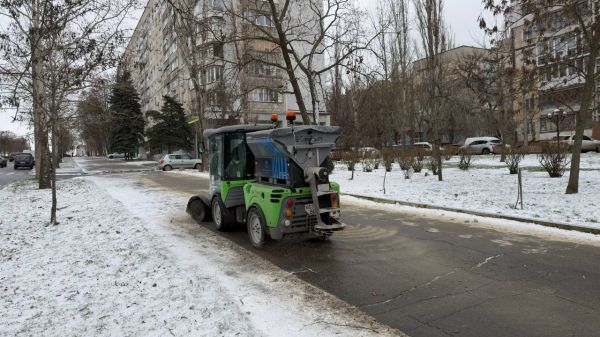 В Николаеве на дороги высыпали более 80 тонн реагентов