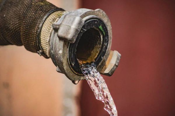 В Николаев из-за аварии воду подают с пониженным давлением