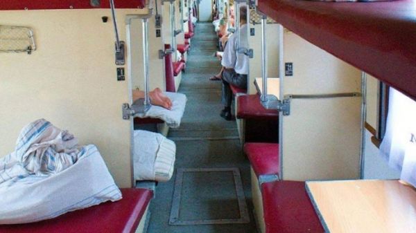 Сабля, фен и ботинок соседа: что теряли пассажиры «Укрзализныци» в 2025 году