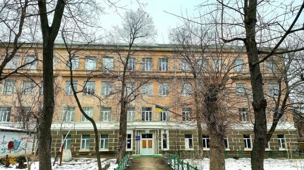 Николаевская гимназия №13 обратилась к родителям и друзьям: поможем нашей учительнице побороть онкологическое заболевание