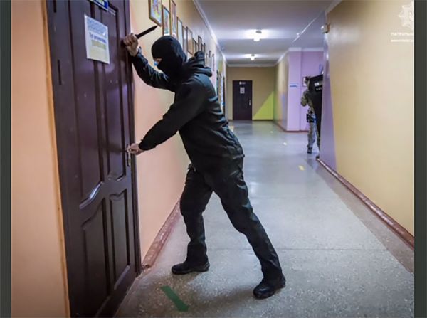 В Николаеве полиция отработала сценарий вооруженного нападения на школу (видео)