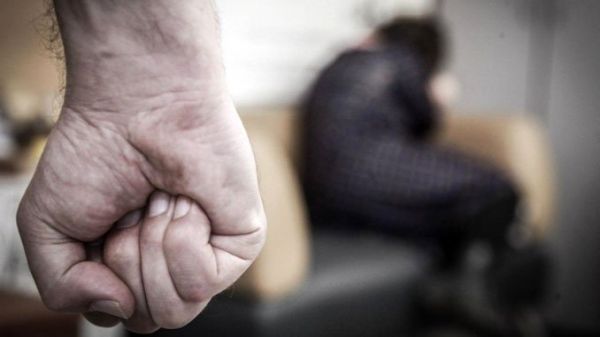 В Николаеве мужа-тирана, который уничтожает жизнь жены, наказали... админпротоколом