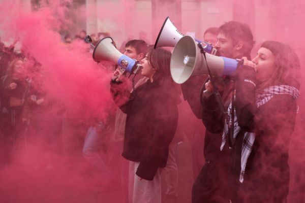 В Милане протесты против проведения Олимпиады переросли в стычку с правоохранителями