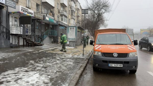 С вечера 6 февраля город Николаев превратился в сплошной каток – ходить опасно