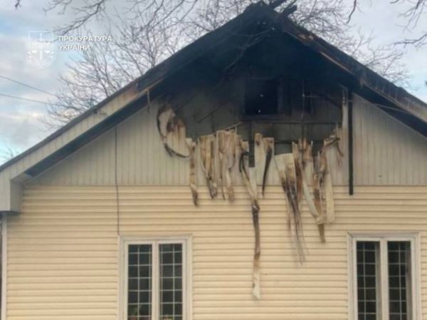 Российские диверсанты пробрались на Буковину и подожгли крышу сельсовета – черновицкая прокуратура