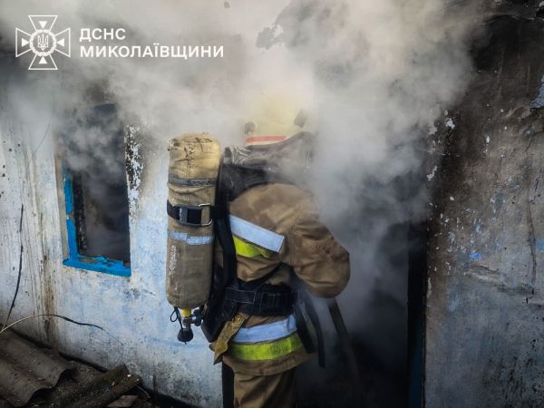 В Николаеве пожар вспыхнул в ванной комнате квартиры в многоэтажке – спасали женщину