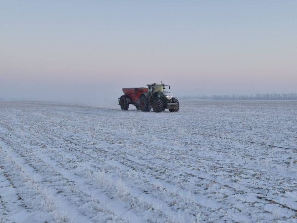 На полях Николаевщины «Нибулон» уже начал подкармливать озимые