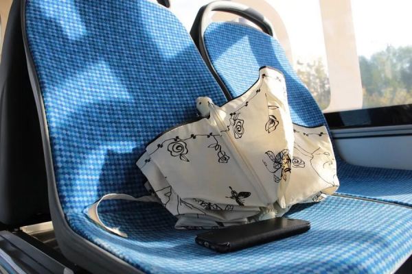 Забыли вещи в троллейбусе или в трамвае Николаева? Как их вернуть: инструкция и телефон