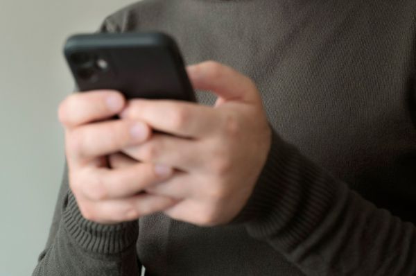 Дай позвонить: в Николаеве на 2,5 года посадили рецидивиста, укравшего телефон у 11-летнего мальчика