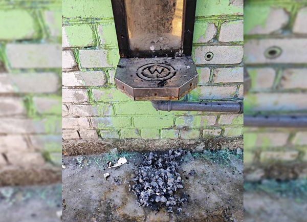 Костры под кранами: в Николаеве горожане ломают точки выдачи воды, пытаясь их «отогреть»