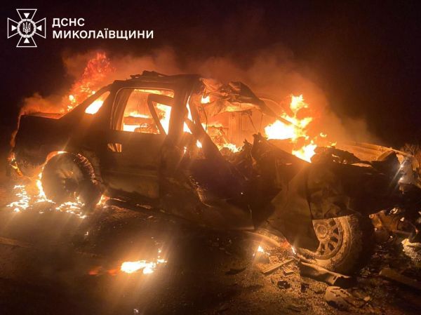 В Николаевской области во время ДТП сгорел легковой автомобиль. Фото