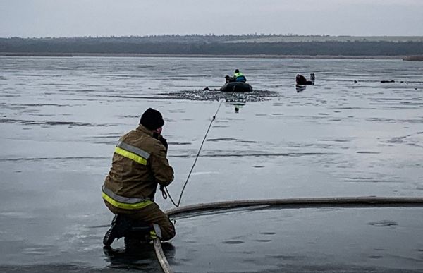 На Николаевщине трое мужчин провалились под лед: одного из них спасти не удалось