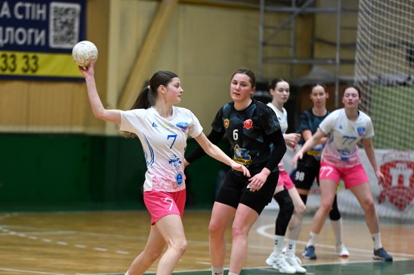 Гандболистки николаевского «Реала» завершили 9-й выездной тур