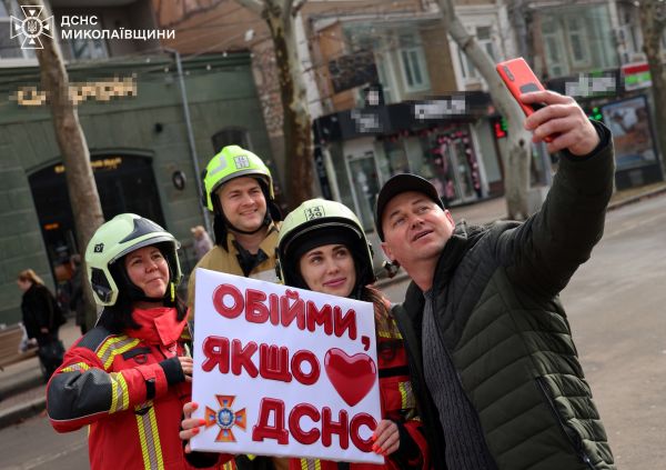 Если любишь, обними! – День влюбленных на главной улице Николаева