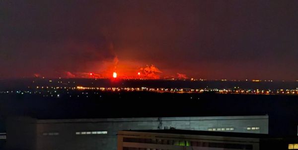 Пылает нефтеперерабатывающий завод в Волгограде