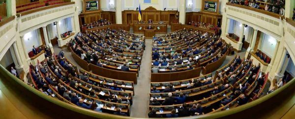 Парламент повысил предельный возраст для госслужащих до 70 лет