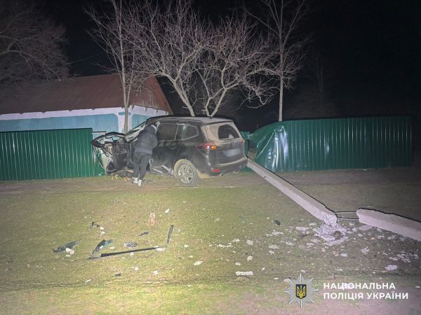 Ночью на Николаевщине автомобиль снес опору электропередач – водитель погиб
