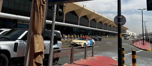 Аэропорт Дубая и дороги к нему закрыты из-за атаки дронов