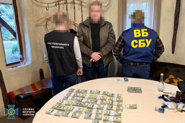 Двух заместителей начальников областных СБУ задержали на взятке в $620 тысяч