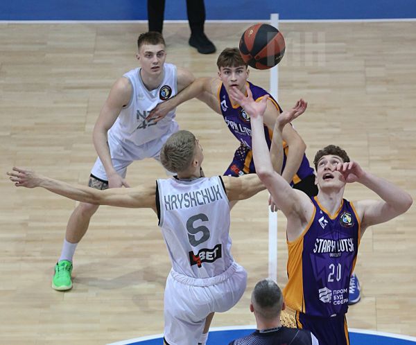 «Нико-Баскет» в матче суперлиги побеждает «Старый Луцк»
