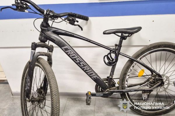 В Николаеве взрослый дядька отобрал велосипед у 11-летнего мальчика