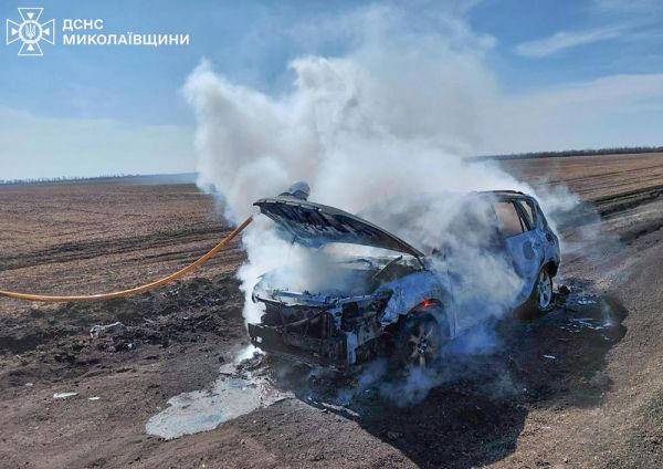 Под Вознесенском вспыхнула Toyota: огнетушитель не спас