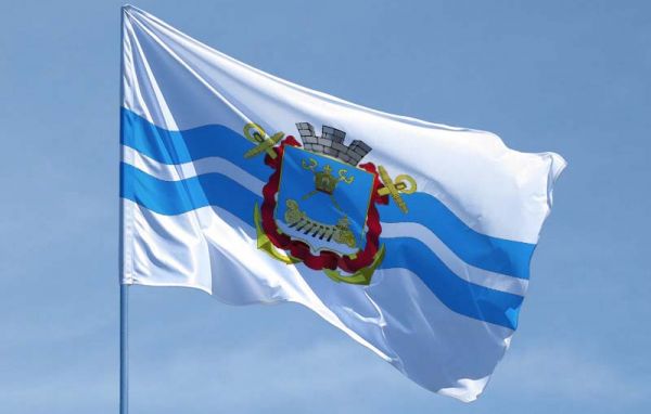 Золотая вышка: администрация Центрального района Николаева заплатит 50 тысяч на замену флагов на флагштоках