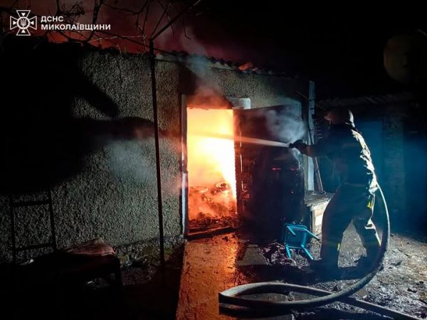 После вчерашних поджогов в Николаевской области огонь распространился на площадь в три гектара