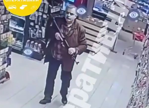 Неизвестный устроил стрельбу в Киеве. Погибли несколько человек (видео)