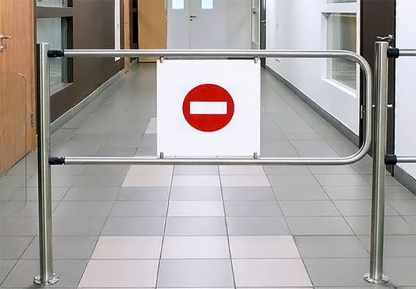 Мэрия Первомайска закрывается от горожан: зайти в здание теперь можно только по пропуску