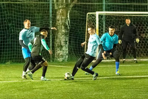 Футболисты начали битву за 