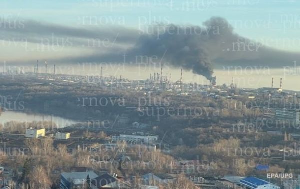 В Уфе пылает НПЗ, производитель авиационного и реактивного топлива